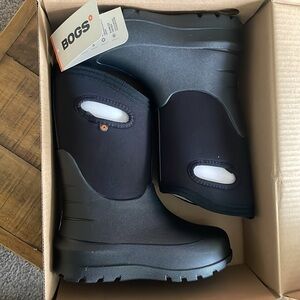 Kids black bogs boots- kids size 2